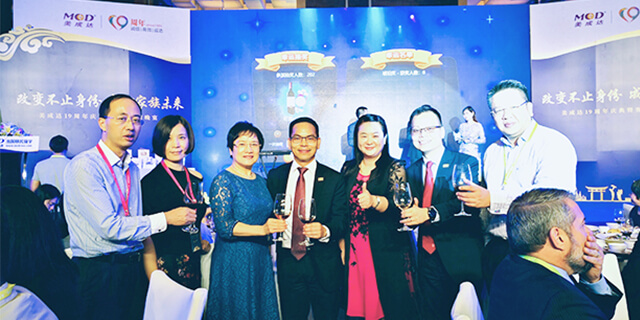 1541140805704088.jpg 02廣州青年商會領(lǐng)導(dǎo)到賀-.jpg